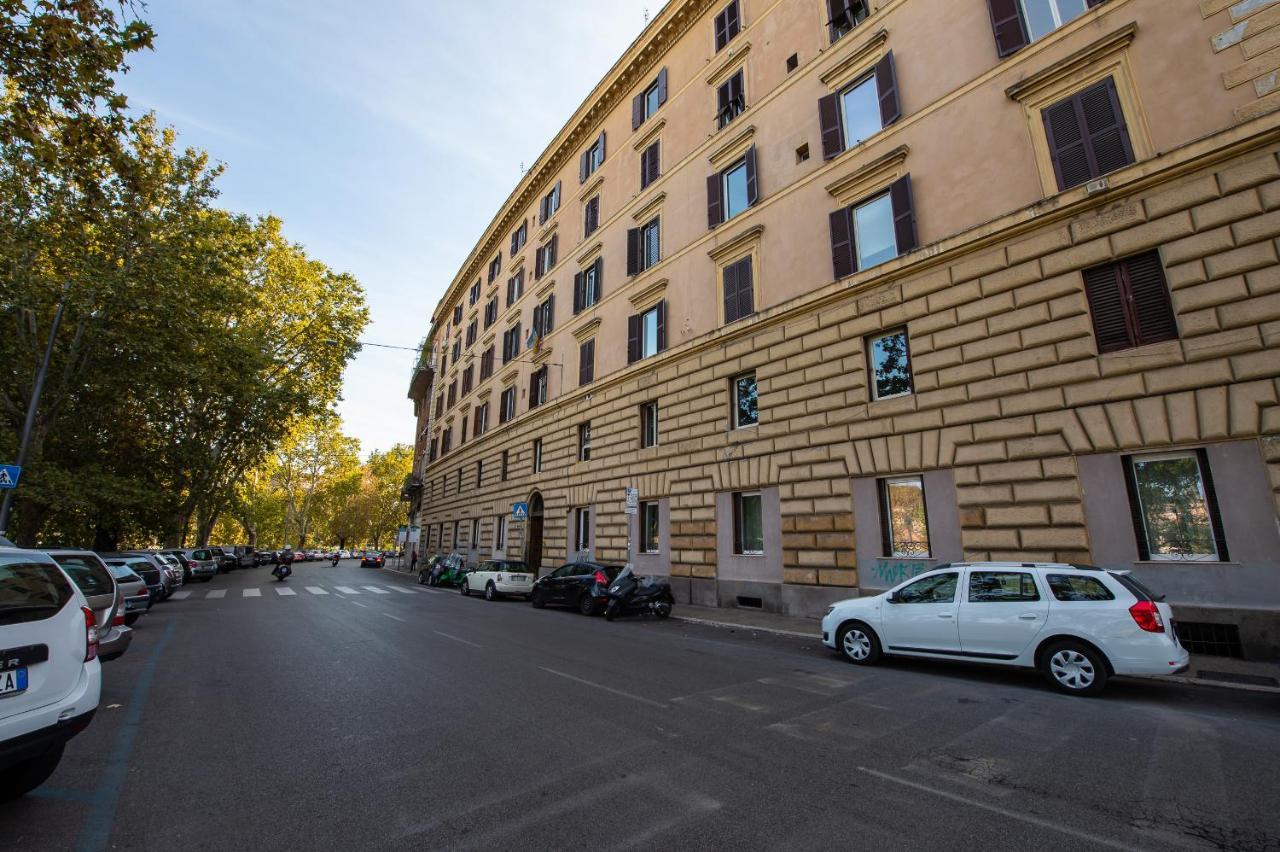 Lungotevere Ripa Roma Exterior foto